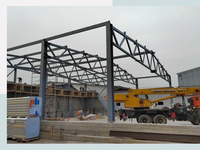 Строительство цехов в Лянторе